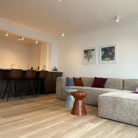 Sunny Seaview Apartment *