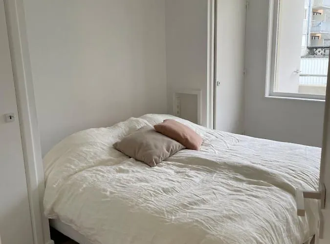 Sunny Seaview Апартаменты *